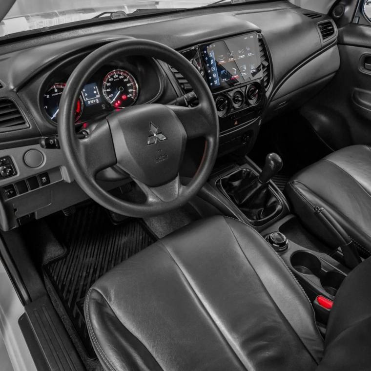 Mitsubishi L200 TRITON 2.4 16V TURBO DIESEL OUTDOOR GLX CD 4X4 MANUAL 2023/2024