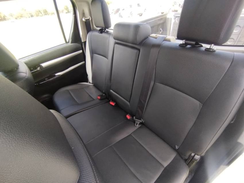 Toyota HILUX 2.8 D-4D TURBO DIESEL CD SRX 4X4 AUTOMÁTICO