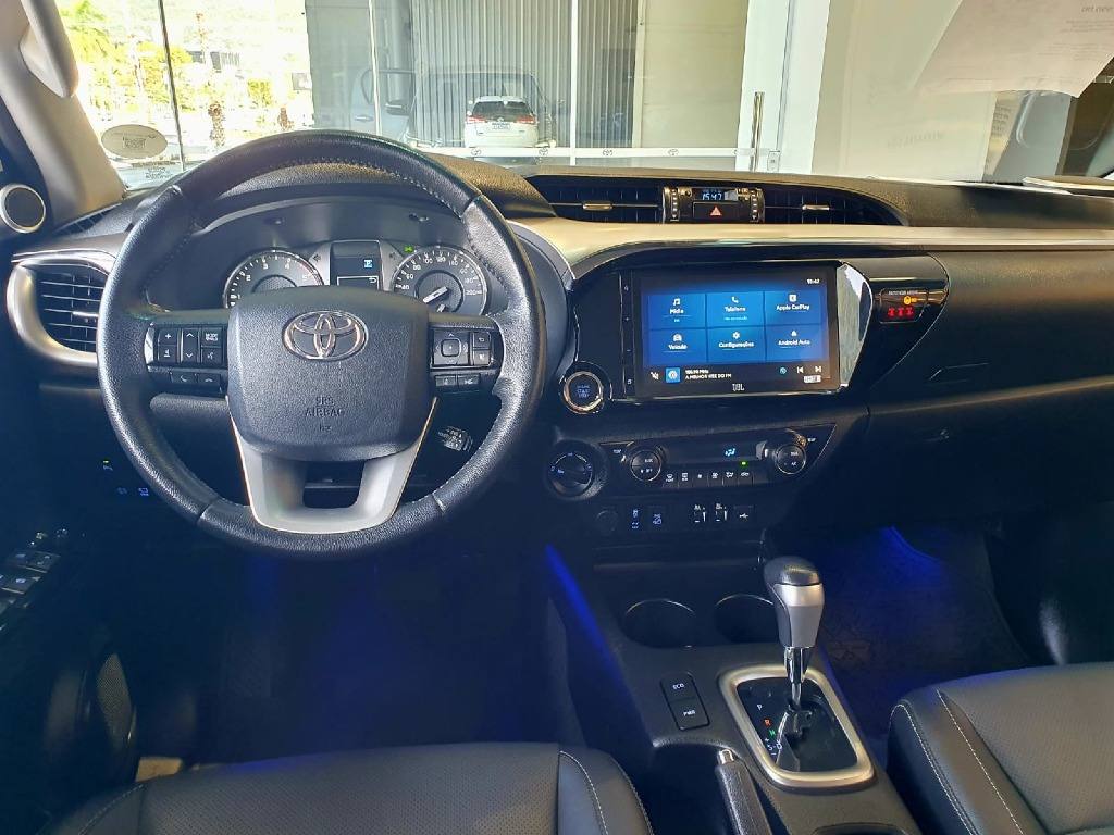 TOYOTA HILUX 2.8 D-4D TURBO DIESEL CD SRX PLUS 4X4 AUTOMÁTICO