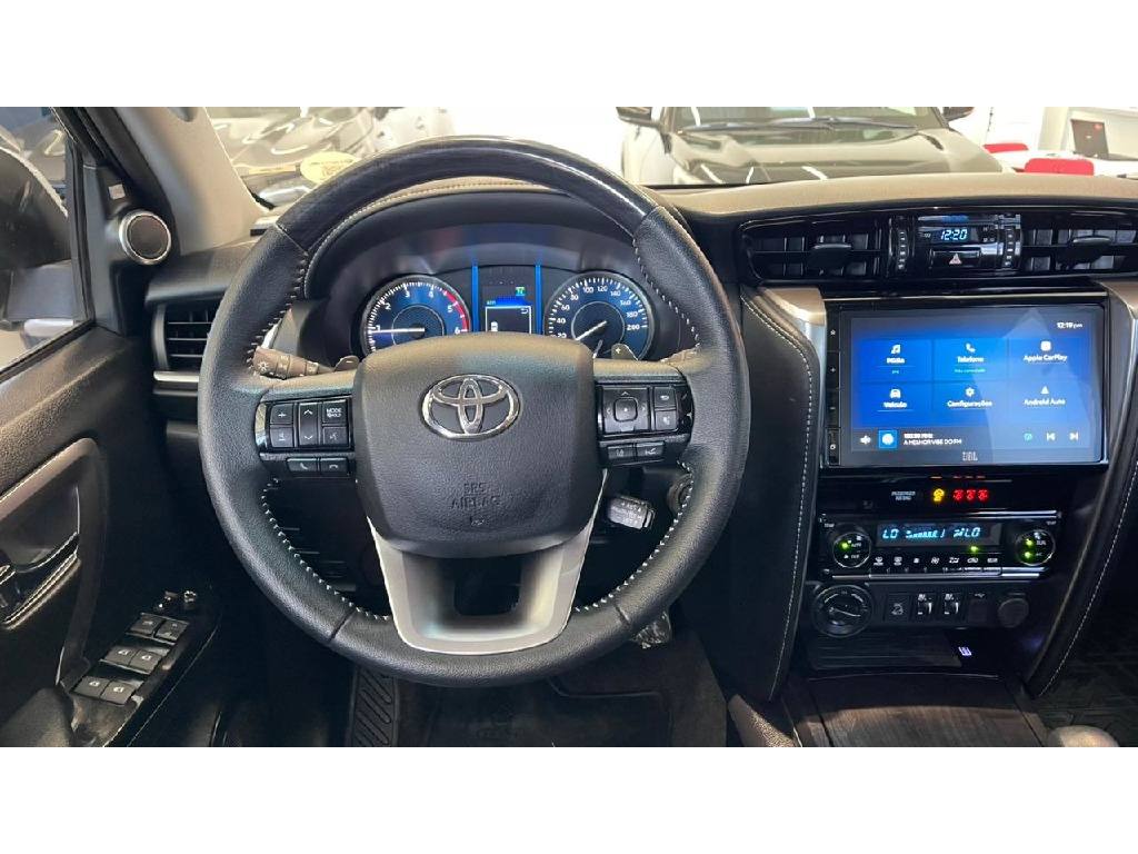 TOYOTA HILUX SW4 2.8 D-4D TURBO DIESEL SRX 4X4 AUTOMÁTICO