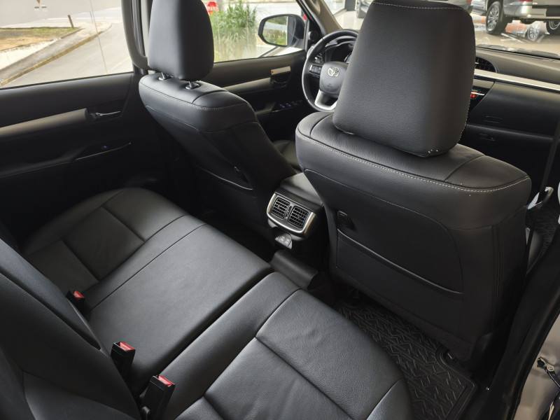 Toyota HILUX CD SRV 2.0 4X4 DIESEL AUT 2025