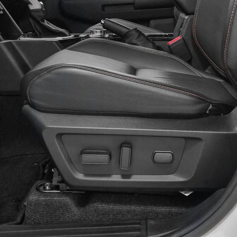 Mitsubishi TRITON 2.4 BITURBO DIESEL CD KATANA 4X4 AUTOMÁTICO 2025/2026