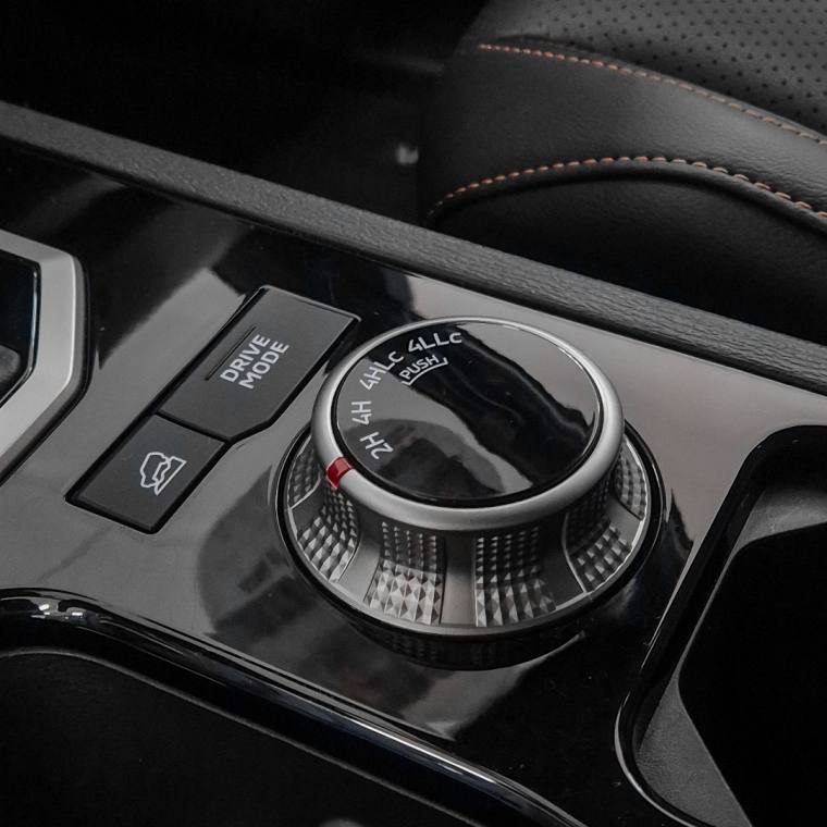 Mitsubishi TRITON 2.4 BITURBO DIESEL CD KATANA 4X4 AUTOMÁTICO 2025/2026