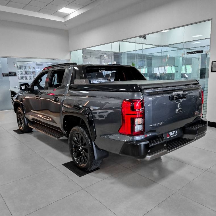 Mitsubishi TRITON 2.4 BITURBO DIESEL CD KATANA 4X4 AUTOMÁTICO 2025/2026