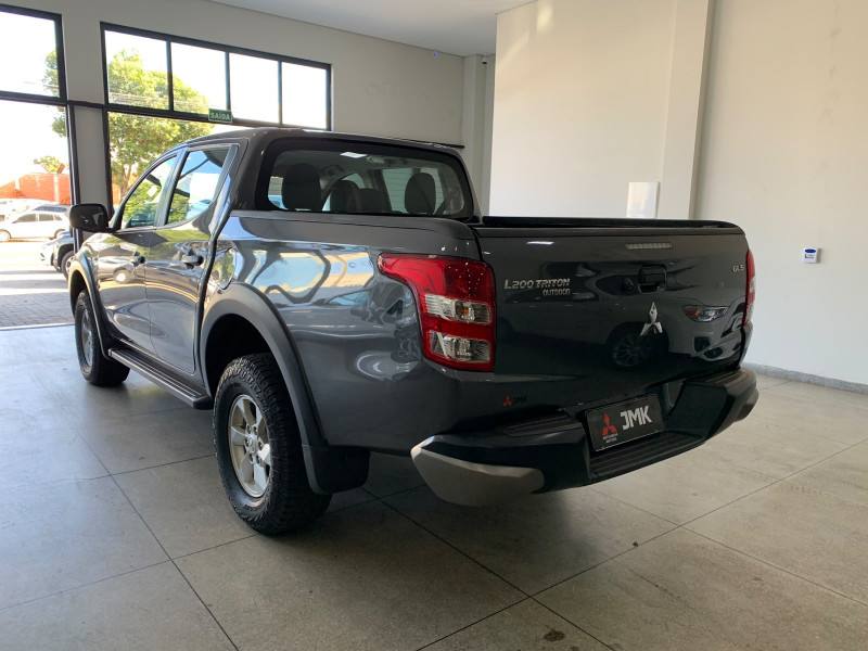 Mitsubishi MMC TRITON SPORT OUTD GLS