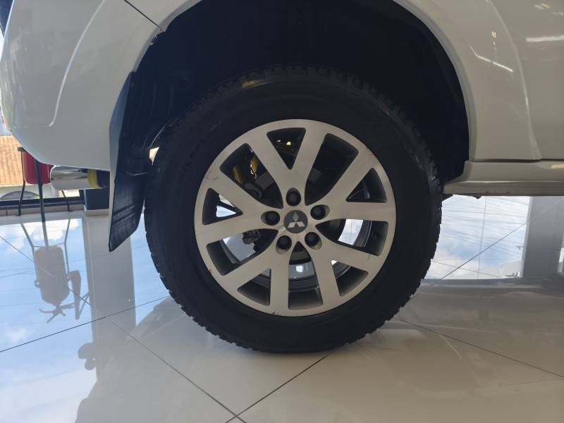 Mitsubishi PAJERO TR4 2.0 4X4 AUT 2013