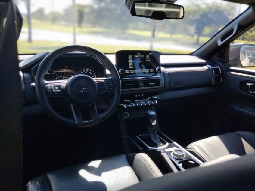 Mitsubishi TRITON 2.4 BITURBO DIESEL CD KATANA 4X4 AUTOMÁTICO