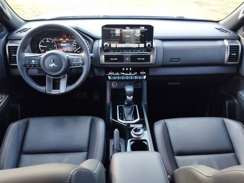 Mitsubishi TRITON 2.4 BITURBO DIESEL CD KATANA 4X4 AUTOMÁTICO