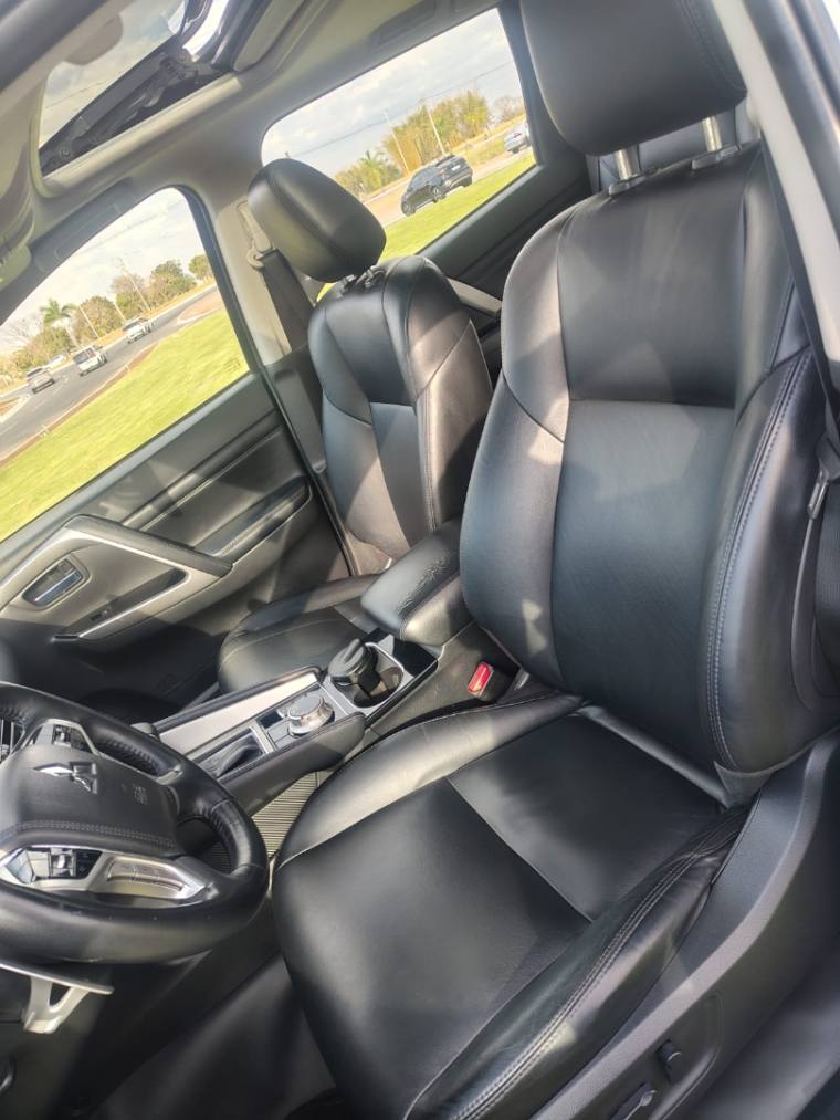 Mitsubishi PAJERO SPORT 2.4 16V MIVEC TURBO DIESEL HPE-S AWD AUTOMÁTICO
