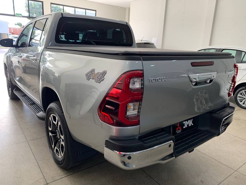 TOYOTA HILUX SRX