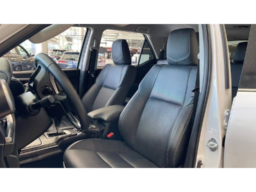 TOYOTA HILUX SW4 2.8 D-4D TURBO DIESEL SRX 4X4 AUTOMÁTICO