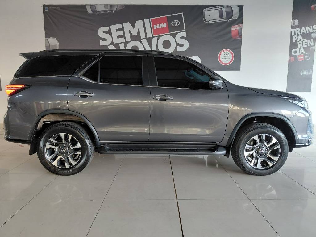 TOYOTA HILUX SW4 2.8 D-4D TURBO DIESEL SRX PLATINUM 4X4 AUTOMÁTICO