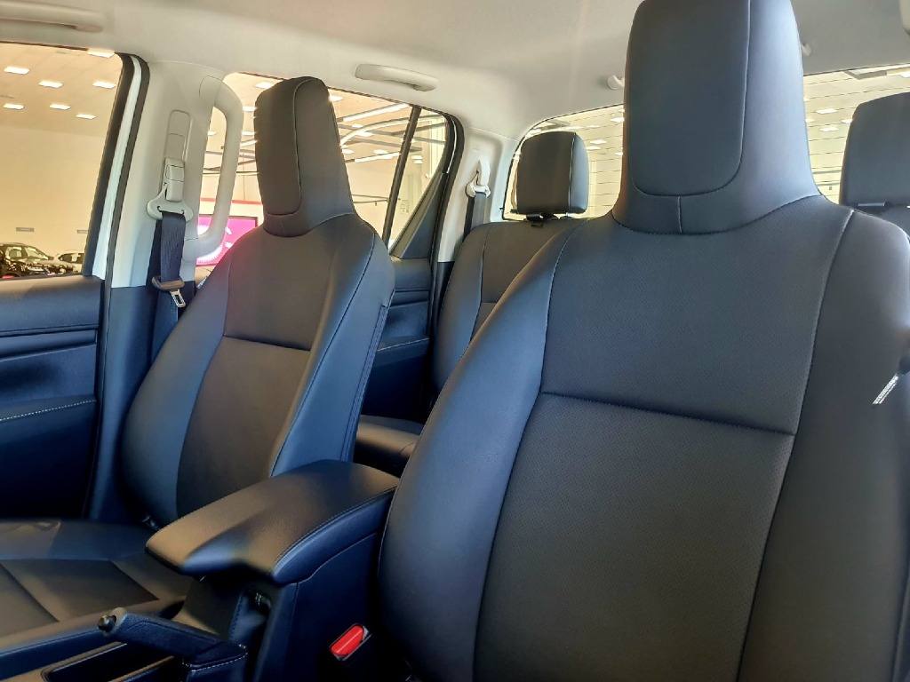 TOYOTA HILUX 2.8 D-4D TURBO DIESEL CD POWER PACK 4X4 AUTOMATICO