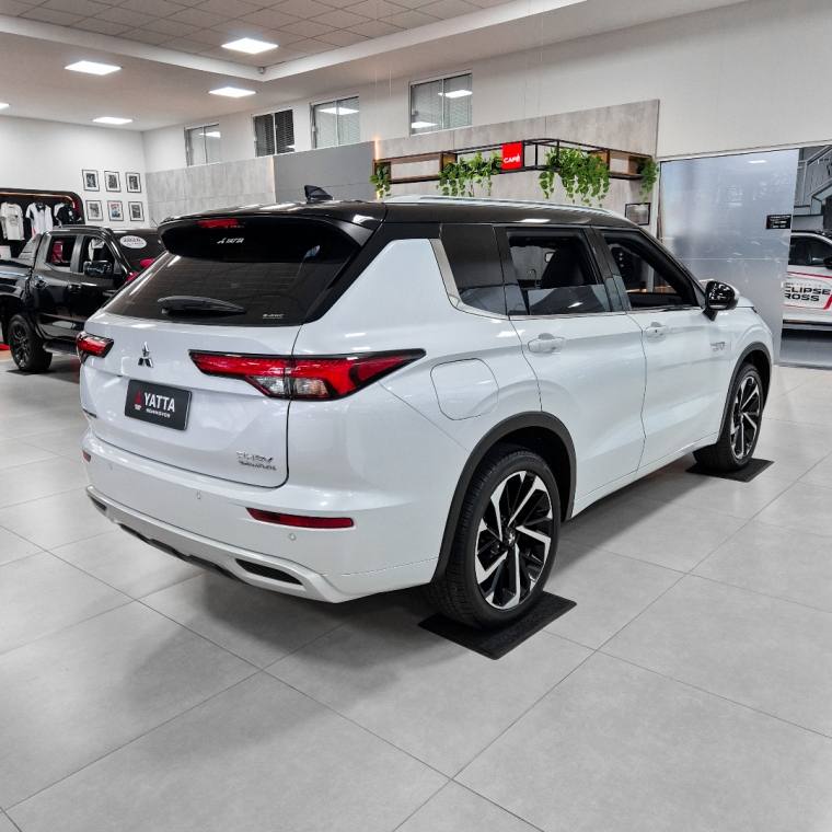 Mitsubishi OUTLANDER 2.4 PHEV SIGNATURE S-AWC DHT 2025/2026