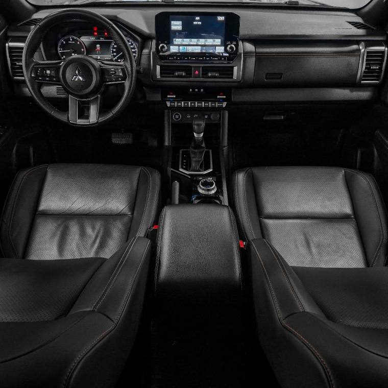 Mitsubishi TRITON 2.4 BITURBO DIESEL CD KATANA 4X4 AUTOMÁTICO 2025/2026