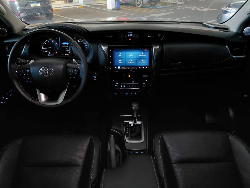 TOYOTA HILUX SW4 2.8 D-4D TURBO DIESEL SRX PLATINUM 4X4 AUTOMÁTICO
