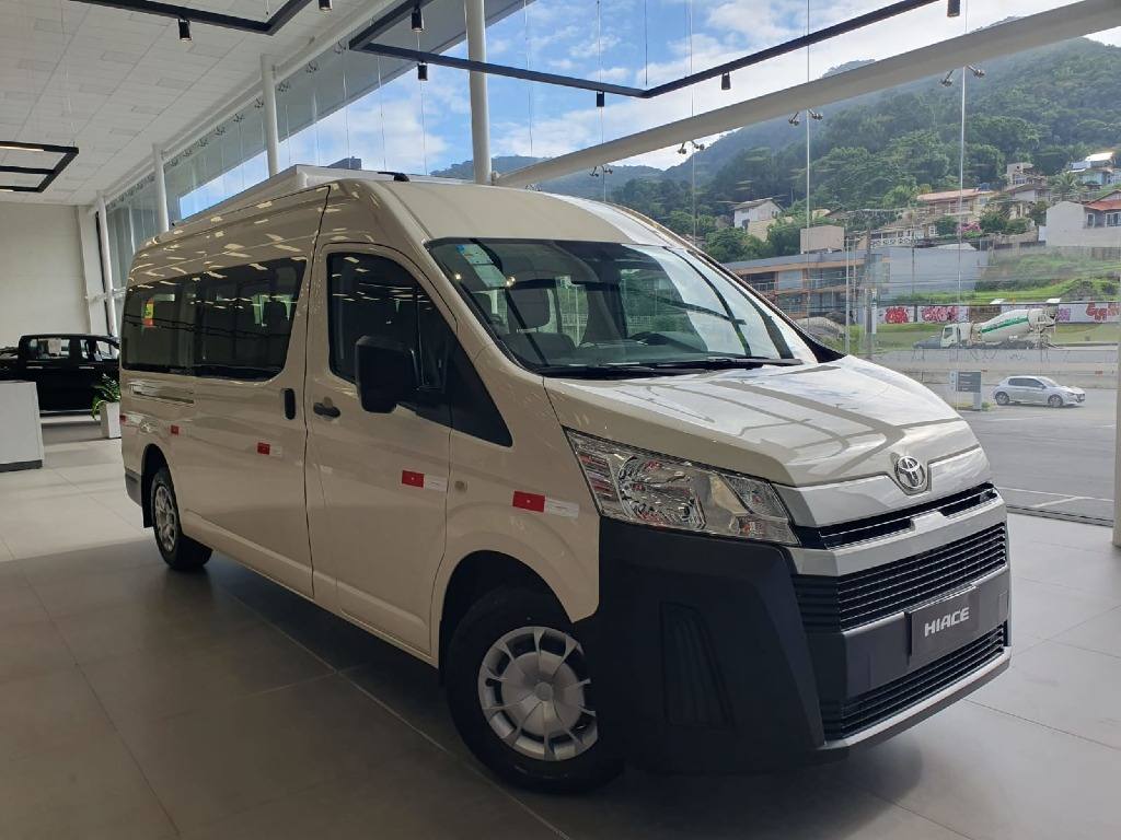 TOYOTA HIACE 2.8 D-4D TURBO DIESEL MINIBUS 15+1 DX AUTOMÁTICO