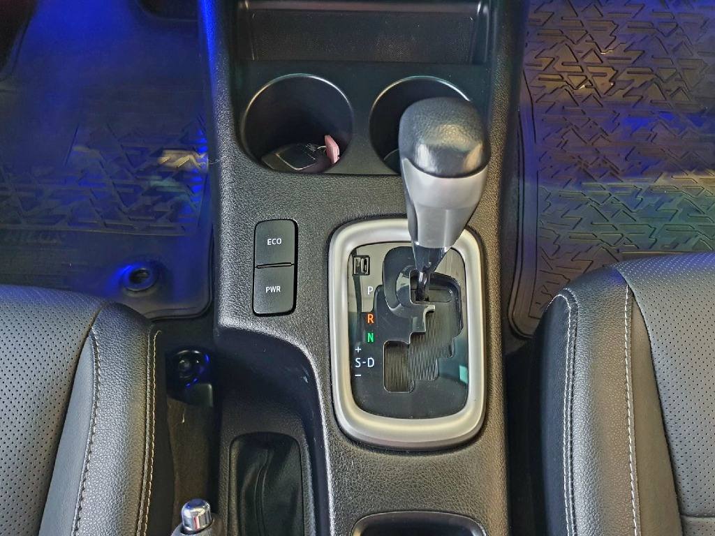 TOYOTA HILUX 2.8 D-4D TURBO DIESEL CD SRX PLUS 4X4 AUTOMÁTICO