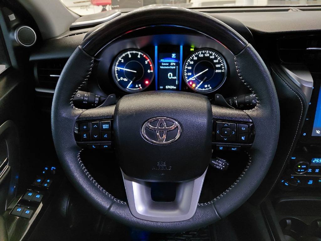 TOYOTA HILUX SW4 2.8 D-4D TURBO DIESEL GR-S 7L 4X4 AUTOMÁTICO