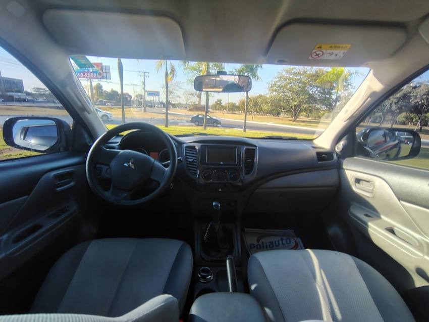 Mitsubishi L200 TRITON 2.4 16V TURBO DIESEL SPORT GLX CD 4P 4X4 MANUAL