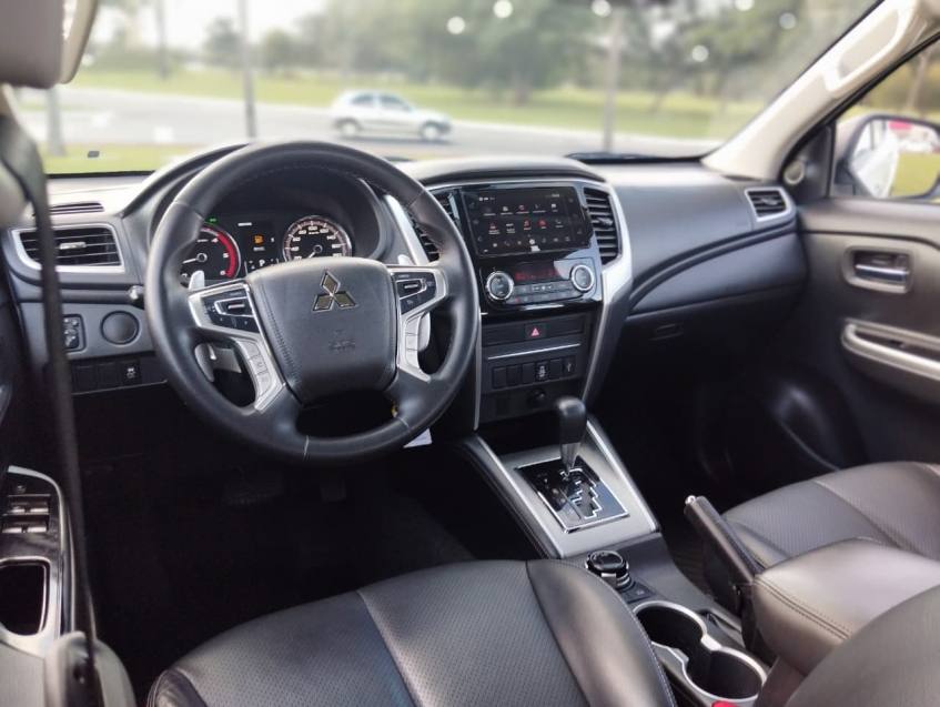 Mitsubishi L200 TRITON 2.4 16V TURBO DIESEL SPORT HPE CD 4P 4X4 AUTOMÁTICO