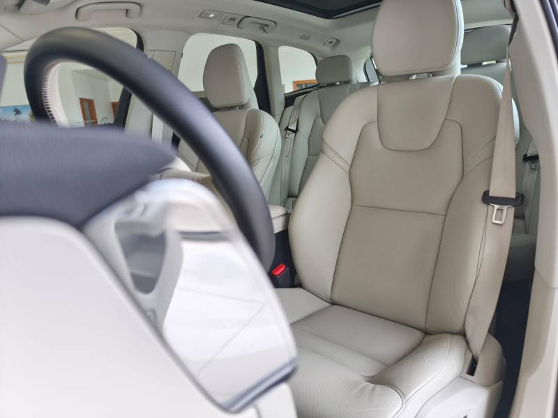 VOLVO XC 60 T8 PLUS HÍBRIDO 2024