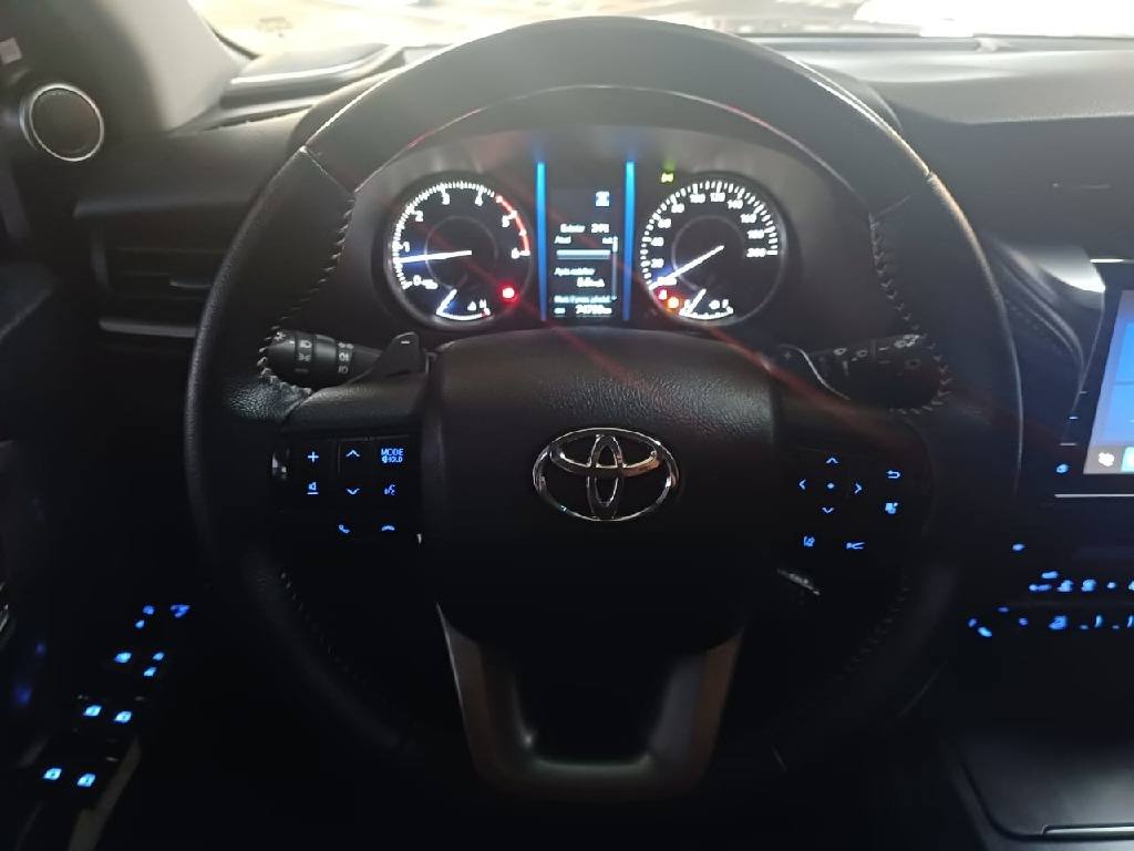 TOYOTA HILUX SW4 2.8 D-4D TURBO DIESEL SRX 7L 4X4 AUTOMÁTICO