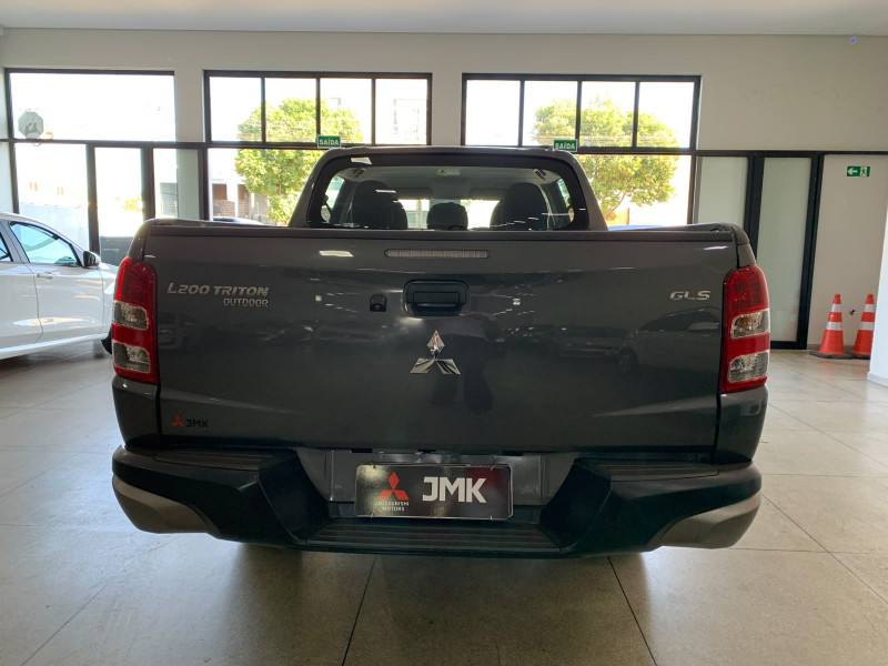 Mitsubishi MMC TRITON SPORT OUTD GLS