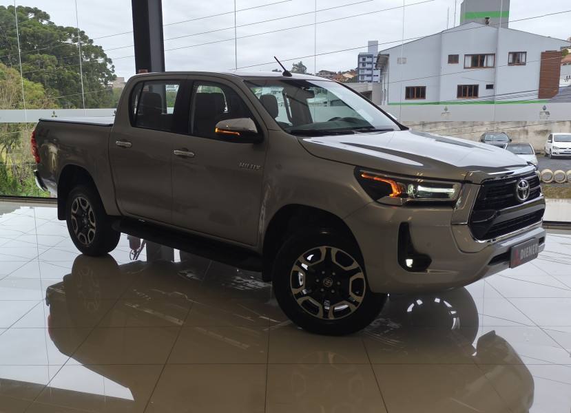 Toyota HILUX CD SRV 2.0 4X4 DIESEL AUT 2025