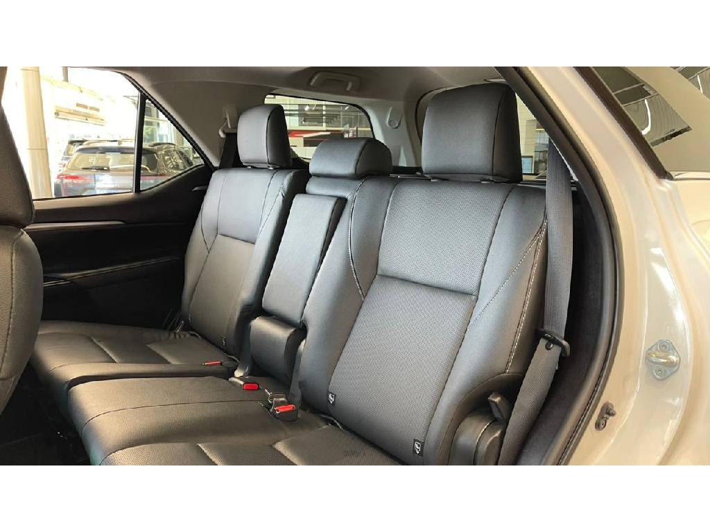 TOYOTA HILUX SW4 2.8 D-4D TURBO DIESEL SRX 4X4 AUTOMÁTICO