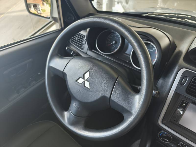 Mitsubishi PAJERO TR4 2.0 4X4 AUT 2013