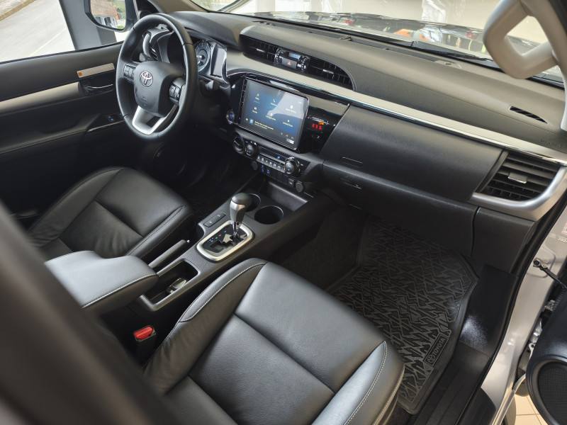 Toyota HILUX CD SRV 2.0 4X4 DIESEL AUT 2025