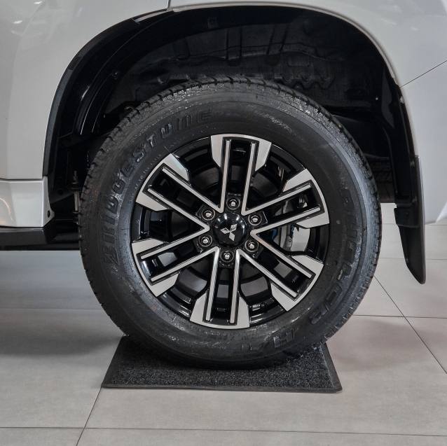 Mitsubishi PAJERO SPORT 2.4 16V MIVEC TURBO DIESEL HPE-S AWD AUTOMÁTICO 2023/2024