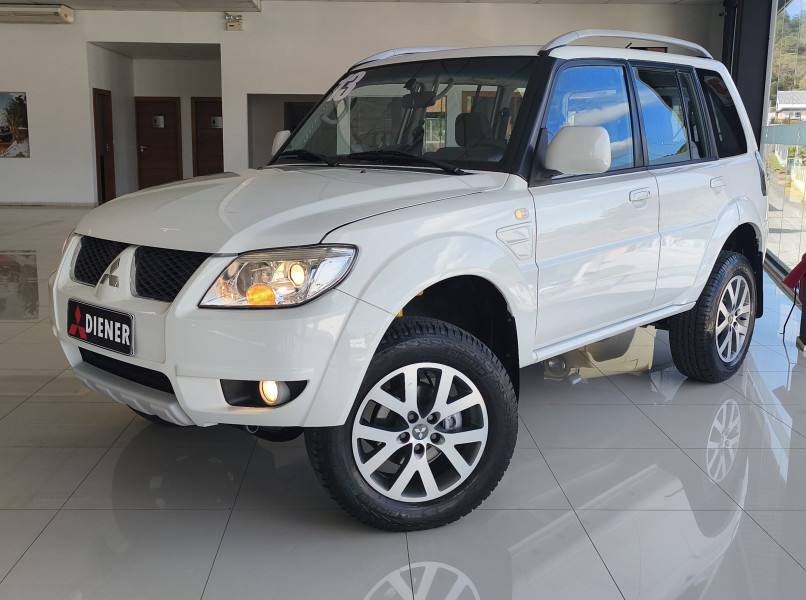 Mitsubishi PAJERO TR4 2.0 4X4 AUT 2013