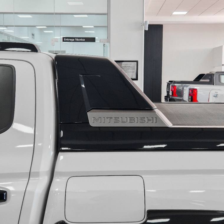 Mitsubishi TRITON 2.4 BITURBO DIESEL CD KATANA 4X4 AUTOMÁTICO 2025/2026