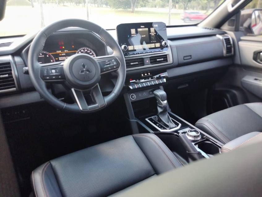 Mitsubishi TRITON 2.4 BITURBO DIESEL CD KATANA 4X4 AUTOMÁTICO