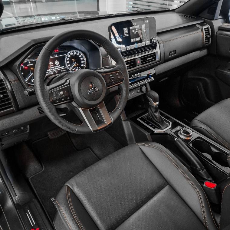 Mitsubishi TRITON 2.4 BITURBO DIESEL CD KATANA 4X4 AUTOMÁTICO 2026/2027