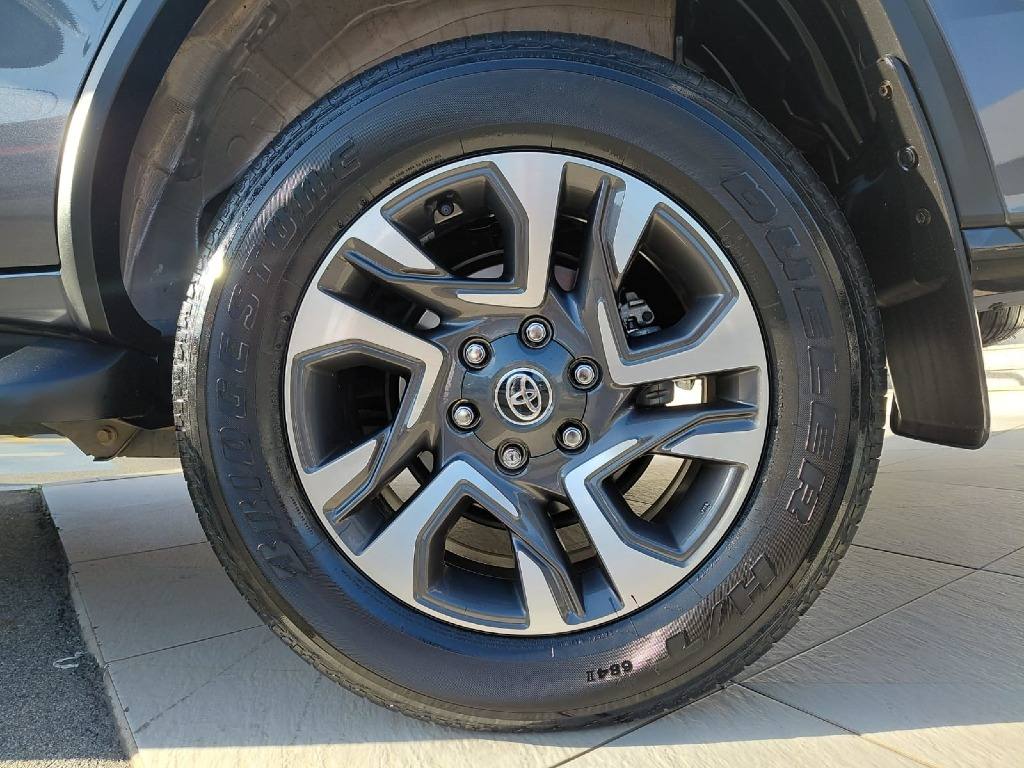 TOYOTA HILUX SW4 2.8 D-4D TURBO DIESEL DIAMOND 7L 4X4 AUTOMÁTICO