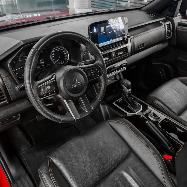 Mitsubishi TRITON 2.4 BITURBO DIESEL CD KATANA 4X4 AUTOMÁTICO 2025/2026