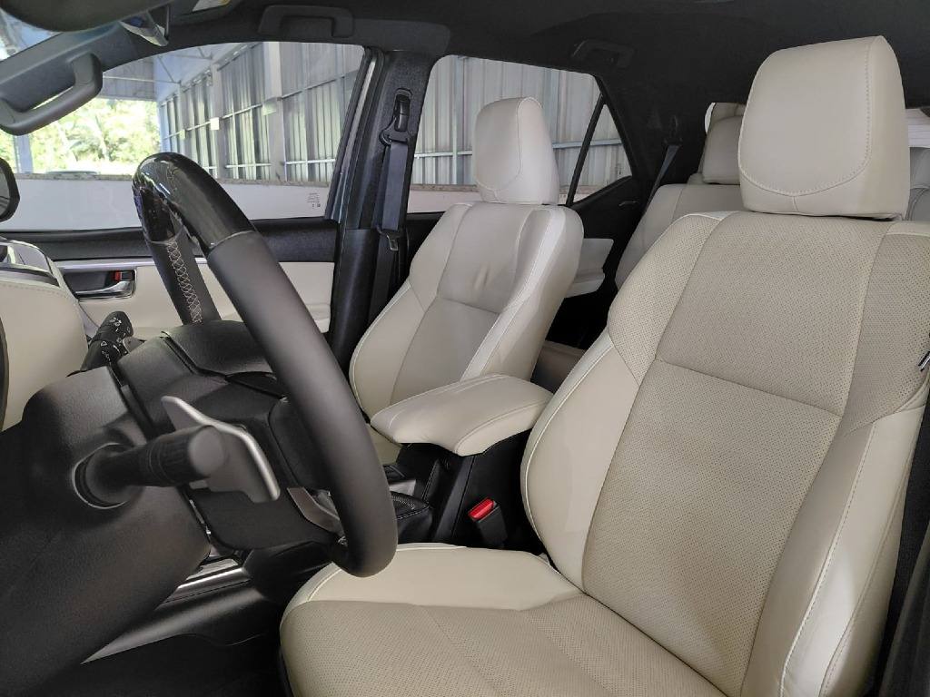 TOYOTA HILUX SW4 2.8 D-4D TURBO DIESEL DIAMOND 7L 4X4 AUTOMÁTICO
