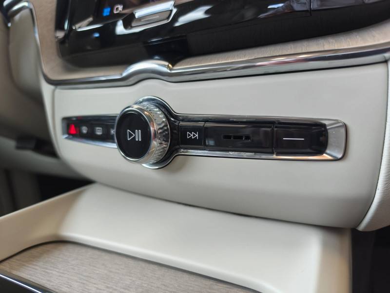 VOLVO XC 60 T8 PLUS HÍBRIDO 2024