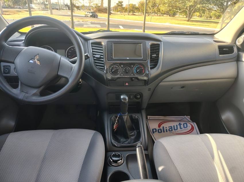 Mitsubishi L200 TRITON 2.4 16V TURBO DIESEL SPORT GLX CD 4P 4X4 MANUAL