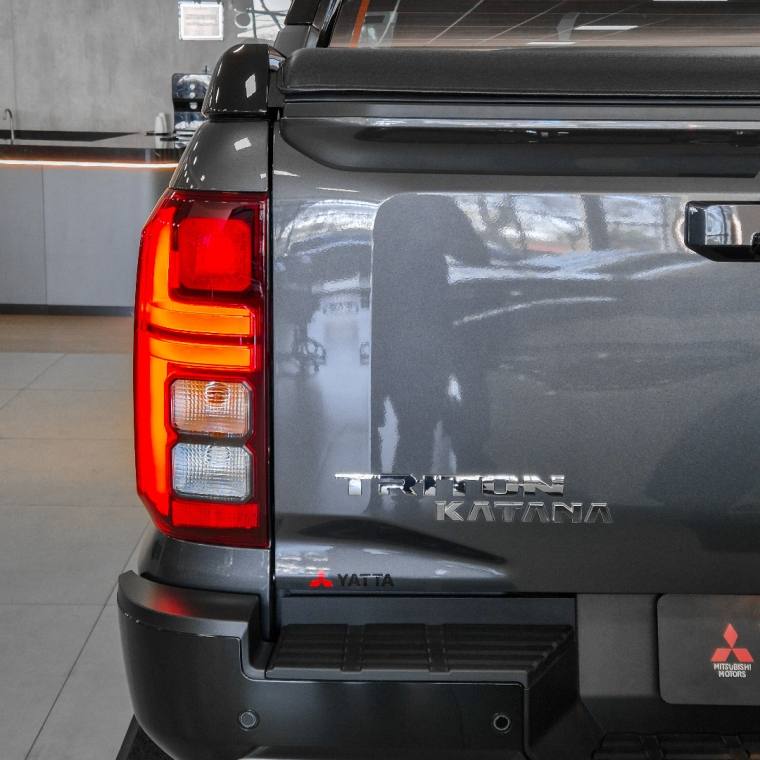 Mitsubishi TRITON 2.4 BITURBO DIESEL CD KATANA 4X4 AUTOMÁTICO 2026/2027