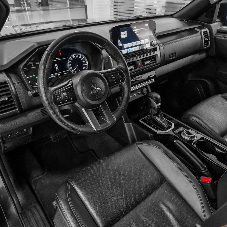 Mitsubishi TRITON 2.4 BITURBO DIESEL CD KATANA 4X4 AUTOMÁTICO 2025/2026