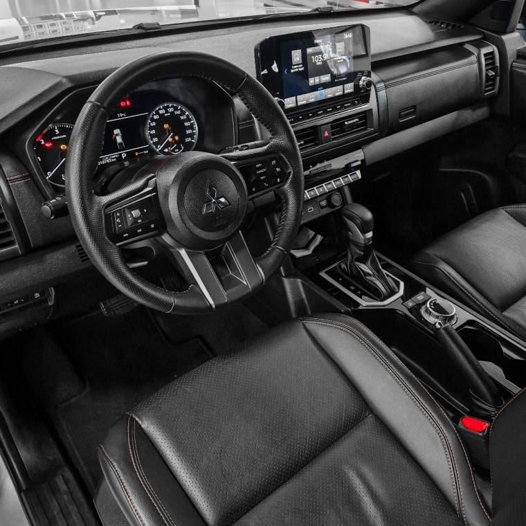 Mitsubishi TRITON 2.4 BITURBO DIESEL CD KATANA 4X4 AUTOMÁTICO 2025/2026