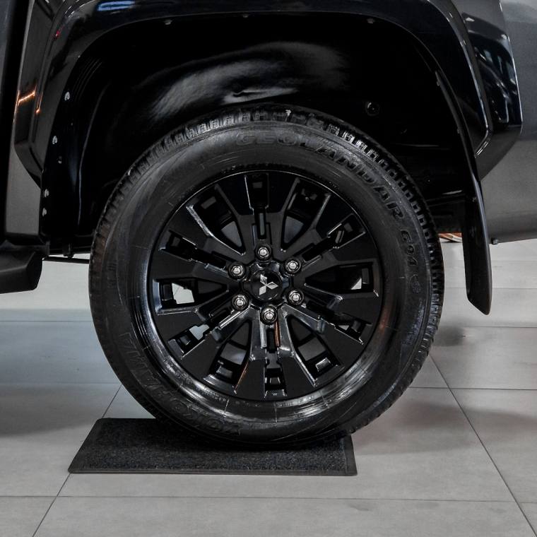 Mitsubishi TRITON 2.4 BITURBO DIESEL CD KATANA 4X4 AUTOMÁTICO 2025/2026