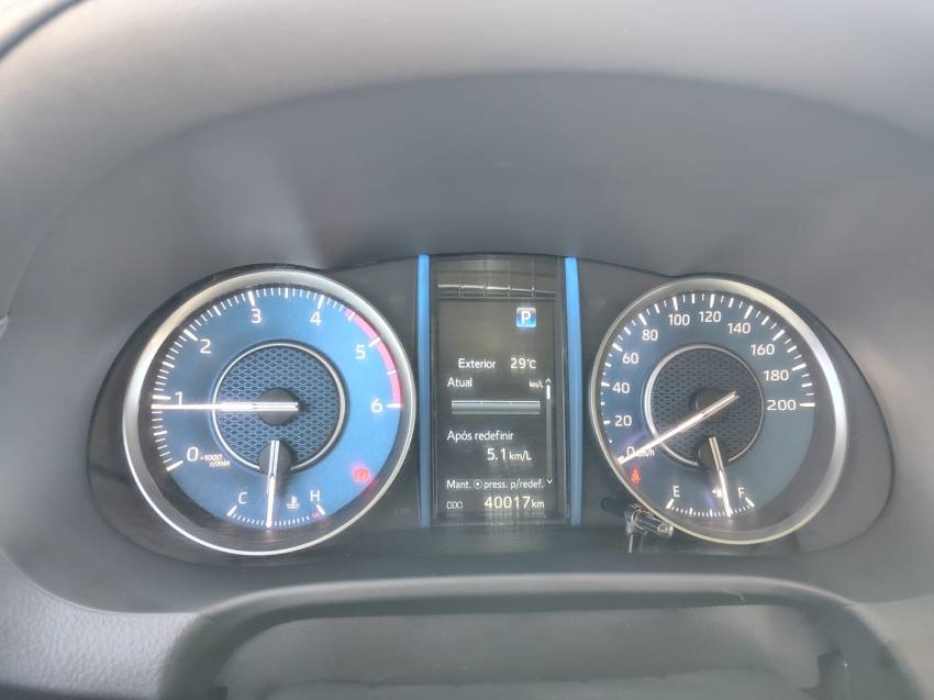 Toyota HILUX SW4 2.8 D-4D TURBO DIESEL SRX PLATINUM 7L 4X4 AUTOMÁTICO