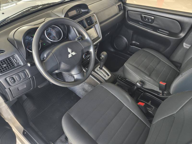 Mitsubishi PAJERO TR4 2.0 4X4 AUT 2013