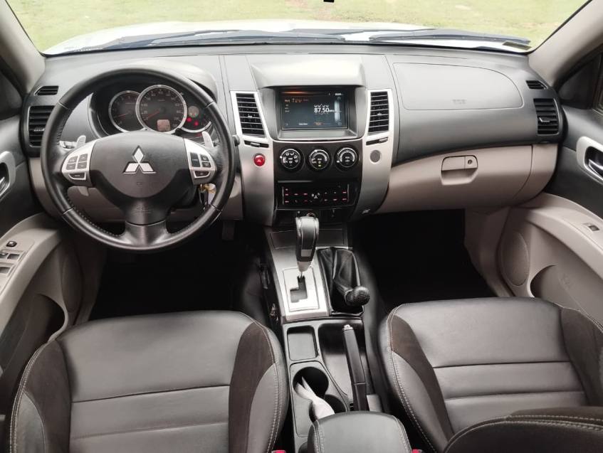 Mitsubishi PAJERO 3.2 HPE 4X4 7 LUGARES 16V TURBO INTERCOOLER DIESEL 4P AUTOMÁTICO