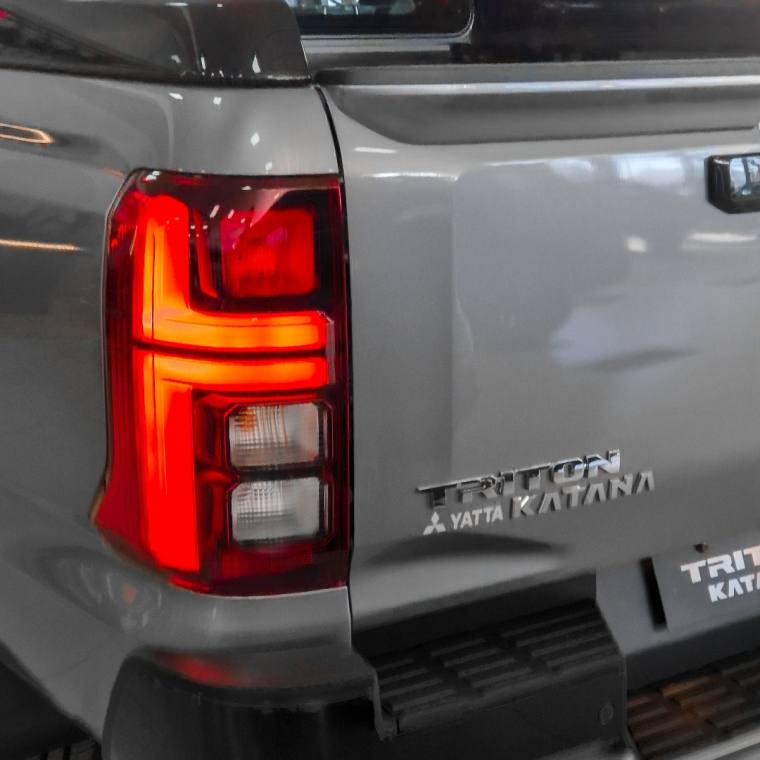 Mitsubishi TRITON 2.4 BITURBO DIESEL CD KATANA 4X4 AUTOMÁTICO 2026/2027